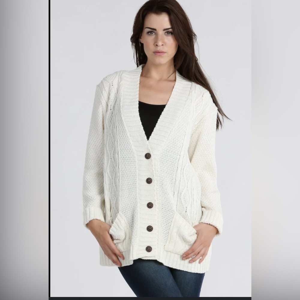 POL Creamy Chunky Cable Knit Pocket Cardigan size M
winter fall fashion